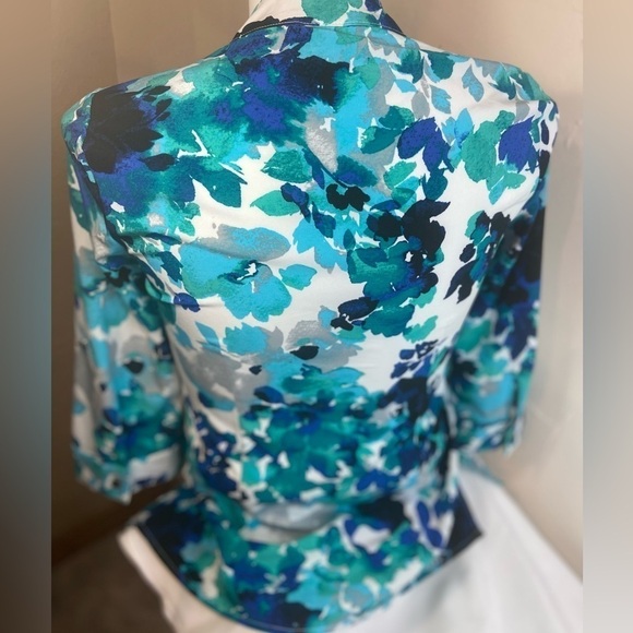 Laura Scott~Floral in Blues Button Blouse~3/4 Sleeves~Loop & Line Design~Size SC - Picture 11 of 11